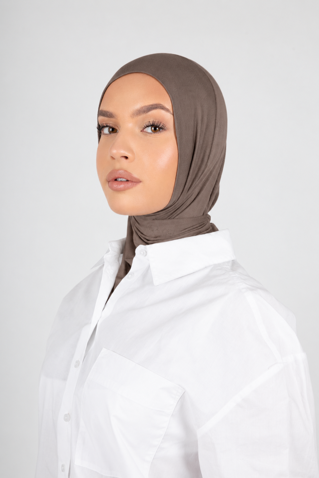 Magnetique Hijab | Truffle